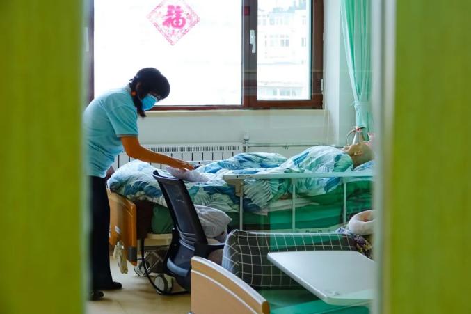 高質量服務稀缺、養老資源不足，如何讓更多人擁有體面晚年？